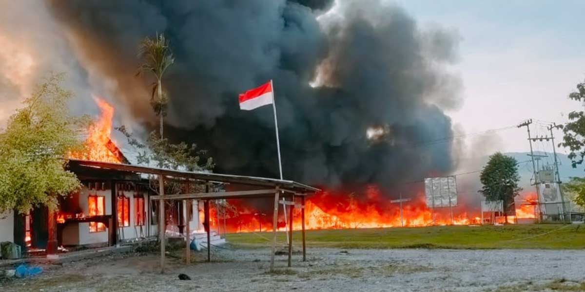 massa-membakar-sejumlah-objek-vital-di-yalimo
